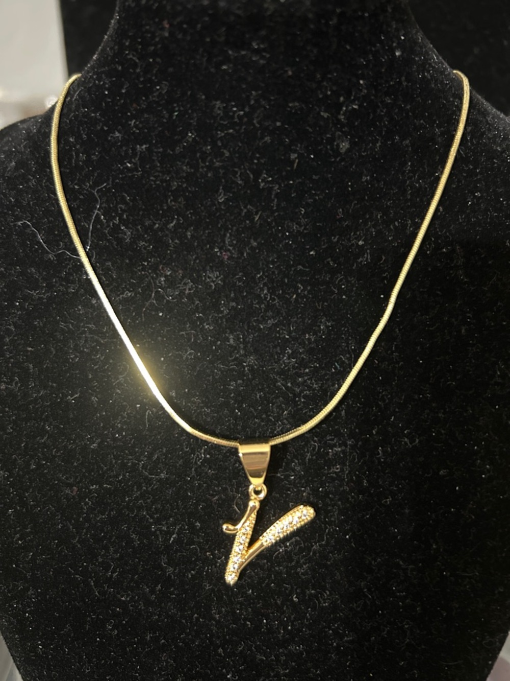 Fashion Jewelry Gold Initial V Pendant Necklace